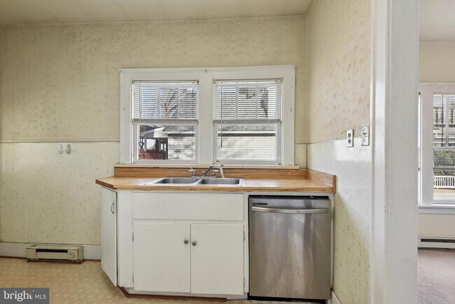 Building Photo - 209 Locust St