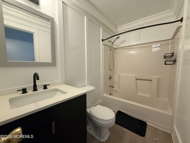 Building Photo - 605 Farrelly Ave