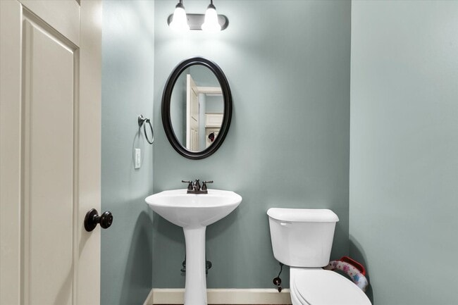 Building Photo - 2 story 4 bedroom 3.5 bath