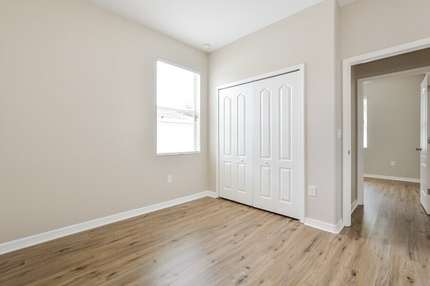 Building Photo - 5736 Coquyt Dr