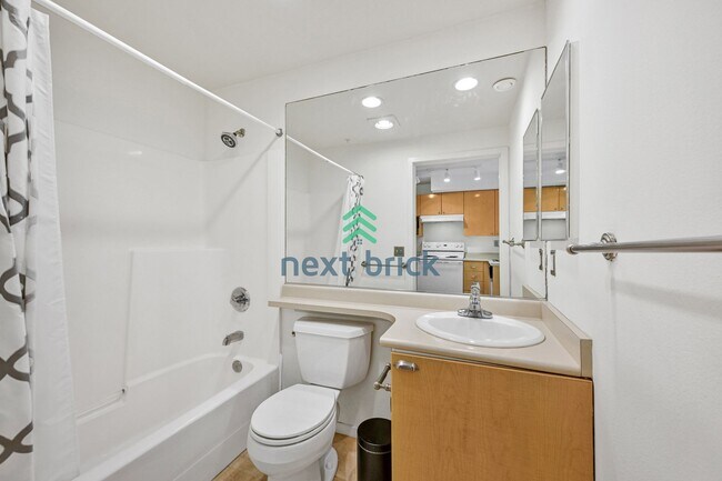 Building Photo - Modern Studio in the Heart of Seattle For ...
