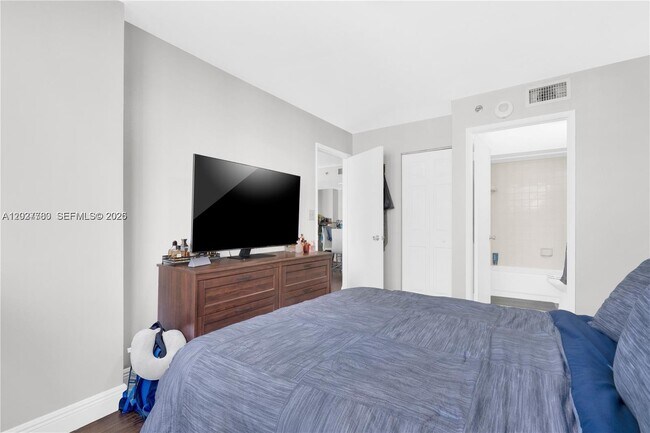 Building Photo - 770 Claughton Island Dr