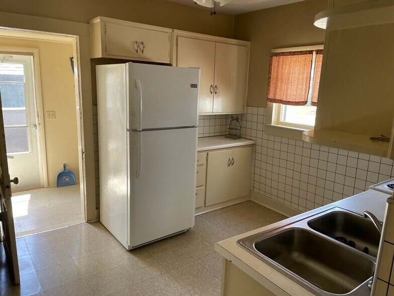 Kitchen - 230 South Ave