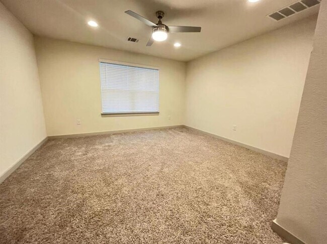 Building Photo - 1032 Winnsboro Lp