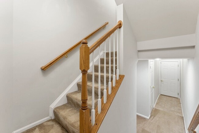 Building Photo - Commuter's Dream! Stylish 3-Bedroom Condo ...