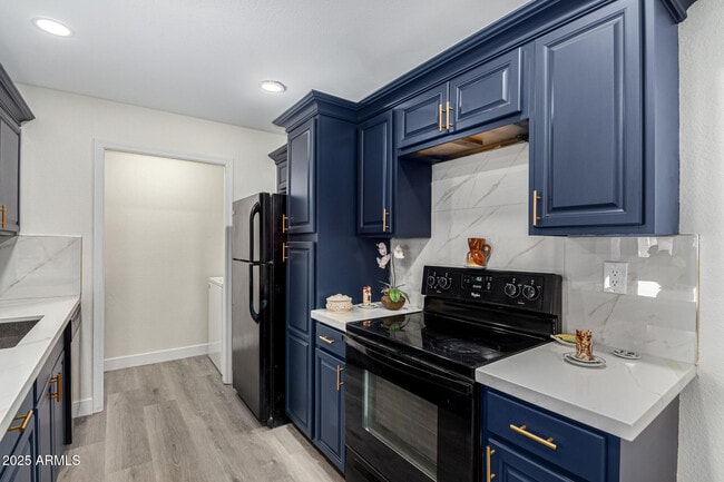 Building Photo - 623 W Guadalupe Rd