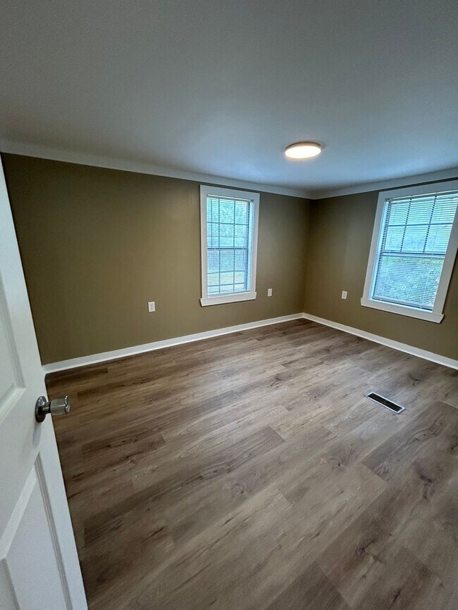 Building Photo - Spacious 3-Bedroom, 2-Bath Mobile Home on 1 Acre – Pet-Friendly and Perfect for Outdoor Living!