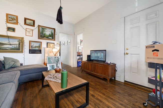 Building Photo - 3521 W Cortland St