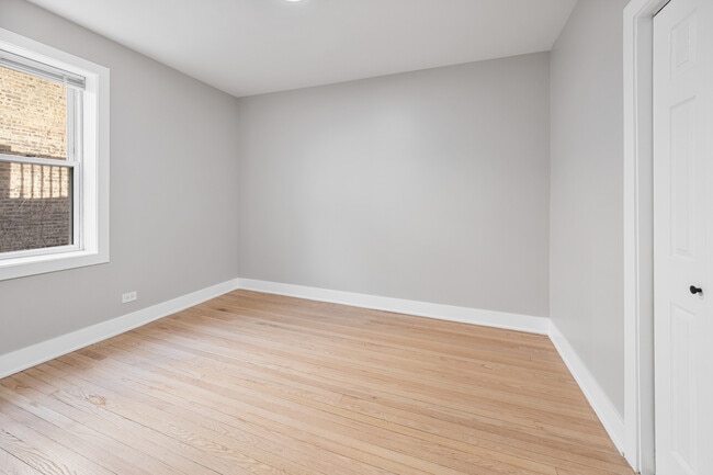 Building Photo - 7375 N Damen Ave