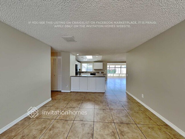 Building Photo - 10108 W Glenrosa Ave