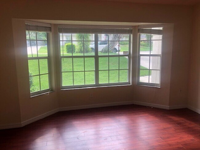 Building Photo - 4 Bedroom/2 Bath located in Broadmoor