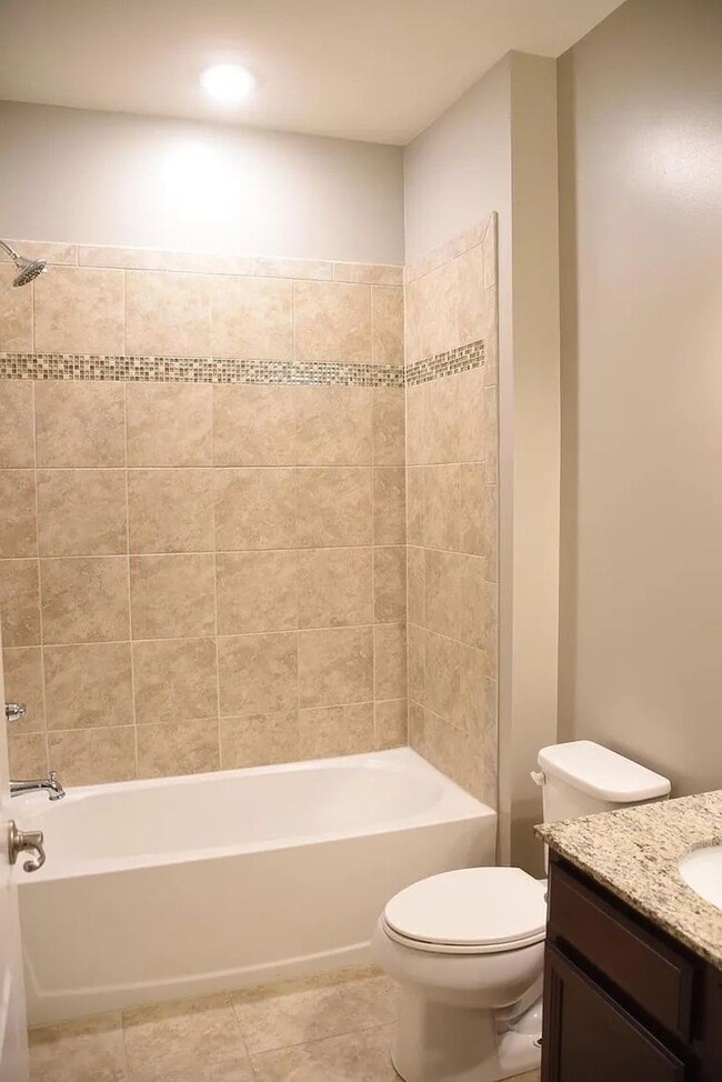 Building Photo - Stylish Apex Townhome Near Beaver Creek Shopping & Dining