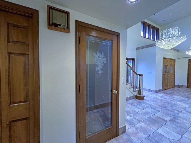 Building Photo - Gated Sound view home Des Moines area, 4 bed plus den 2.5 bath 3900 s/f, Available NOW!!!