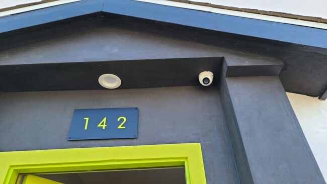 Building Photo - 84(142-144 1/2)