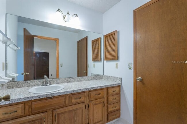 Building Photo - 14180 Hampton Falls Dr N