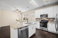 Building Photo - 15 Blue Creek Pl