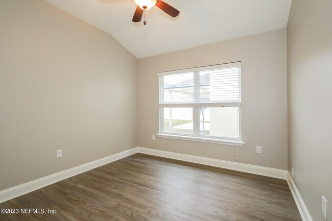 Building Photo - 667 Drysdale Dr