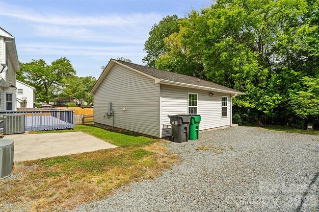 Building Photo - 6602 Porterfield Rd