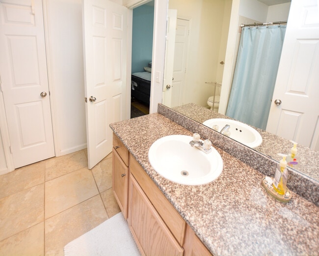Building Photo - Furnished James Island Condo