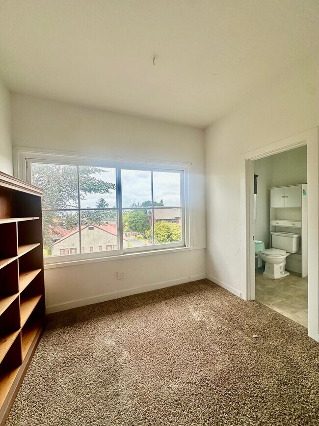 Building Photo - 6bedroom house full of charm steps from UC Berkeley!