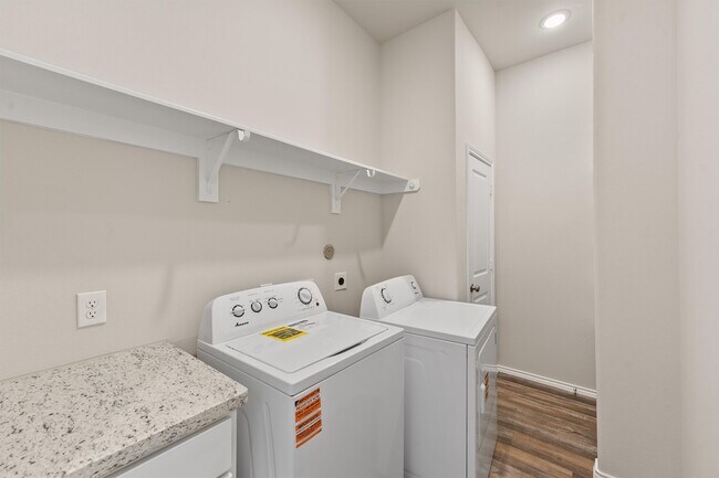 Building Photo - 8687 Sassafras