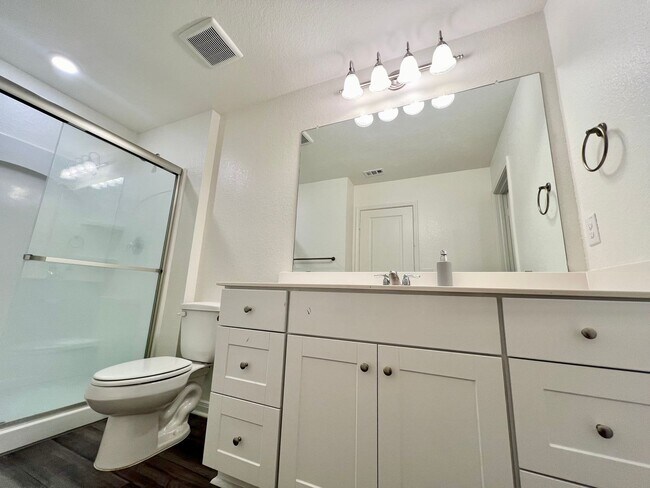 Building Photo - **APPLICATION RECEIVED** Charming Two-Story Home with Fenced Backyard & Community Pool