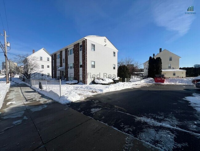 Building Photo - 2352 S Main St