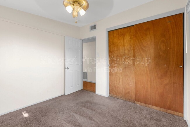 Building Photo - 800 Bobbins Ln
