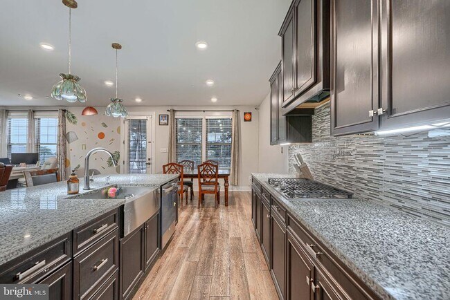 Building Photo - 7142 Starmount Ct