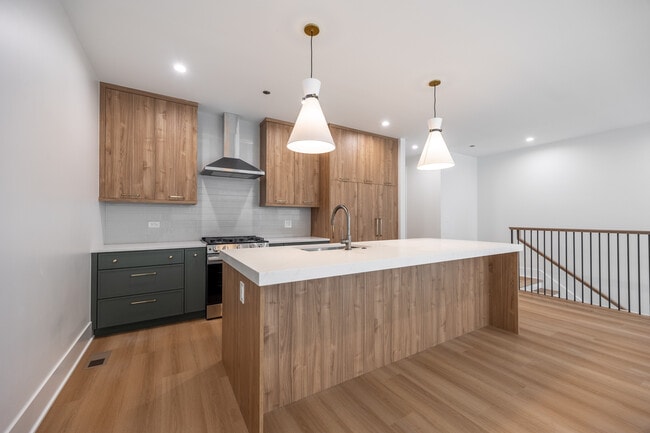 Building Photo - 1610 W Grand Ave