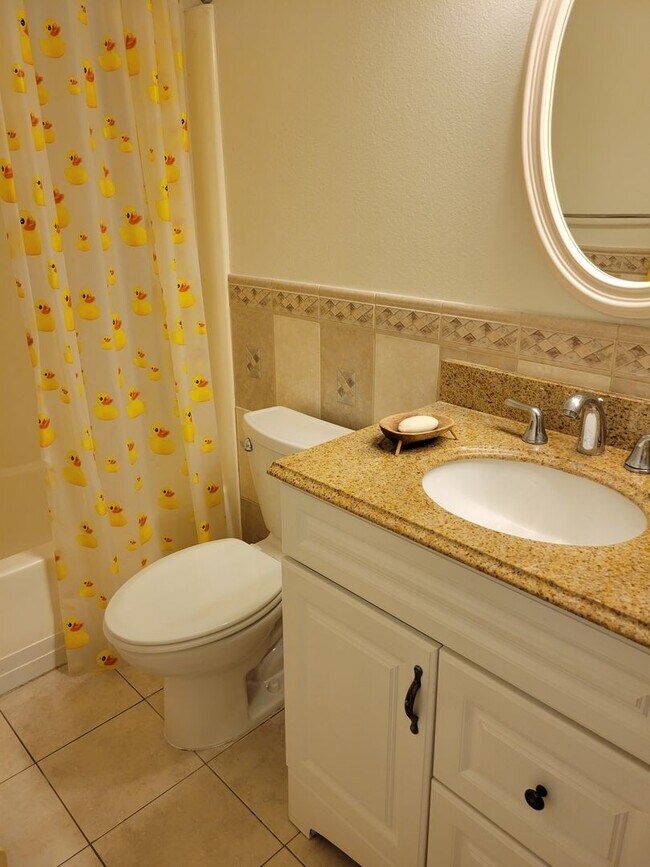 Building Photo - Centrally located 3 bedroom, 2 bathroom home.