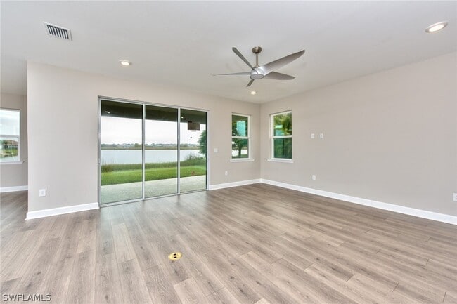 Building Photo - 2091 Grove Dr