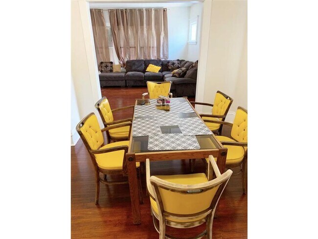 Building Photo - 2818 Dupont Ave N