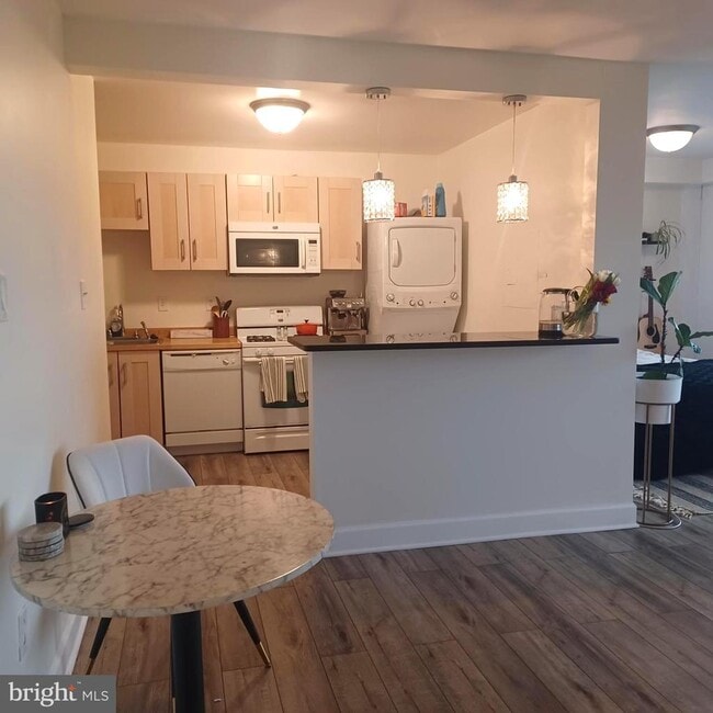 Building Photo - 3705 S George Mason Dr