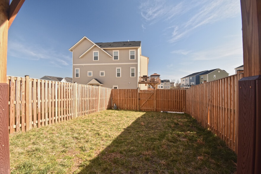 Fenced in Yard - 105 Gristmill Ct