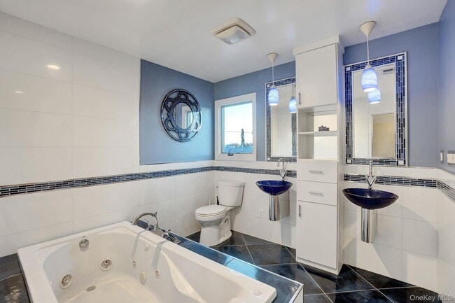 Building Photo - 8 Pearl St