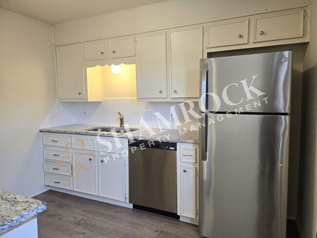 Building Photo - 2/2 Duplex near Hwy 77!