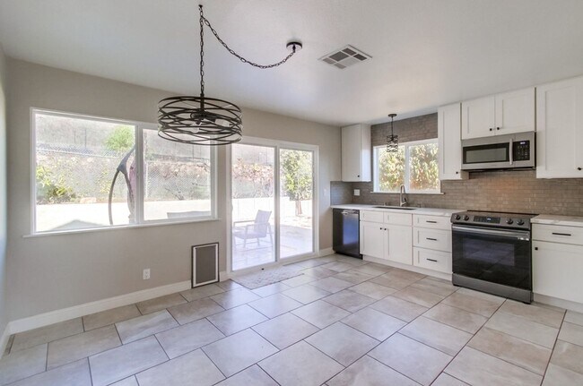 Building Photo - Single Level Poway Home on a Corner Lot