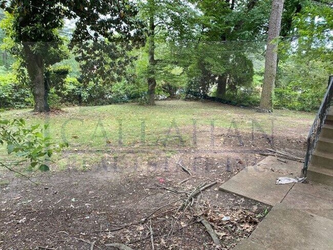 Building Photo - Close to UALR 3 bed 2 bath