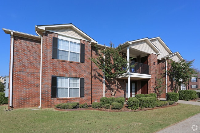 Building Photo - 140 on Royal