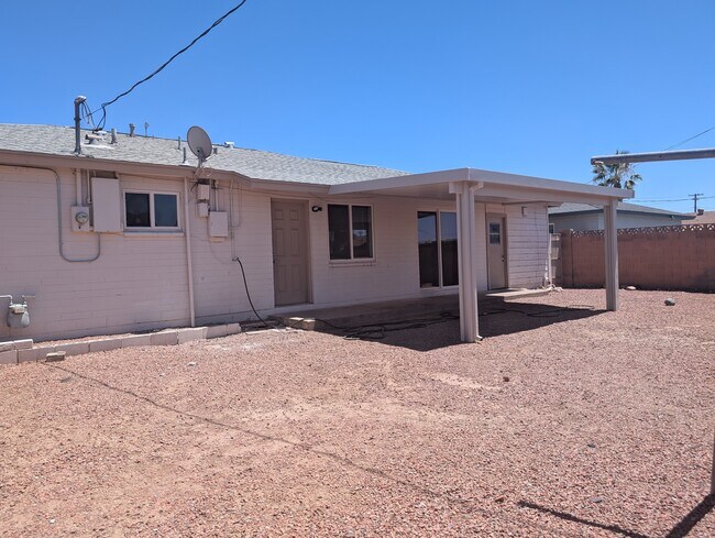 Building Photo - 1812 S Hardy Dr