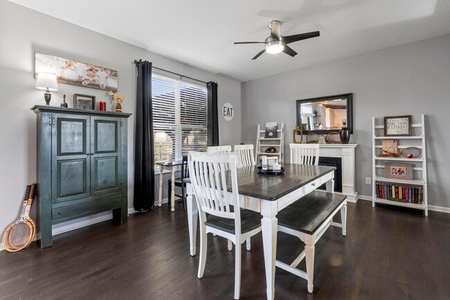 Building Photo - 9282 Weigela Ct