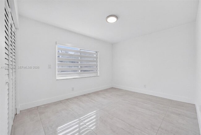 Building Photo - 5804 SW 116th Ave