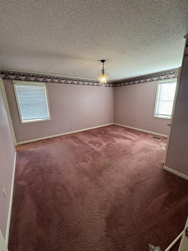 Building Photo - Spacious 3 Bedroom Home on Large Lot