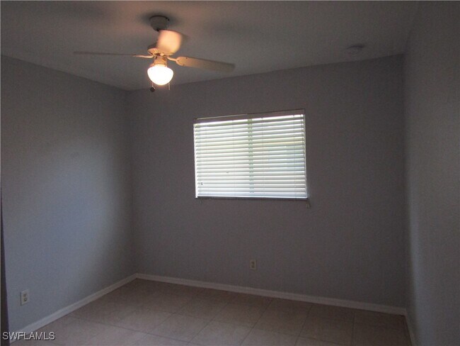 Building Photo - 1529 SW 15th Pl
