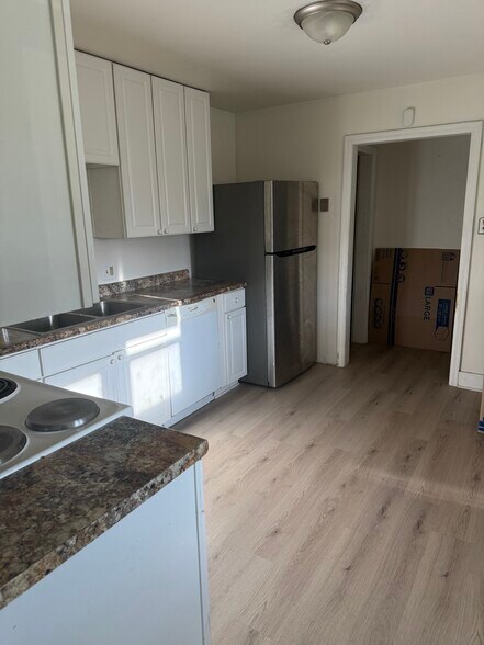 Building Photo - 604 Millersville Ave