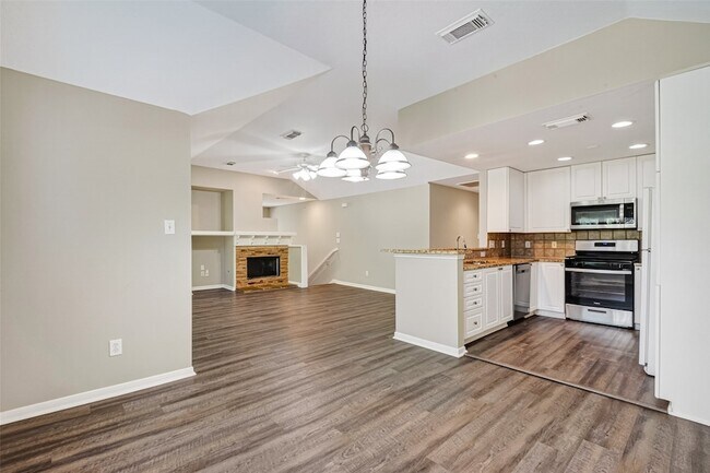 Building Photo - 77 Woodlily Pl