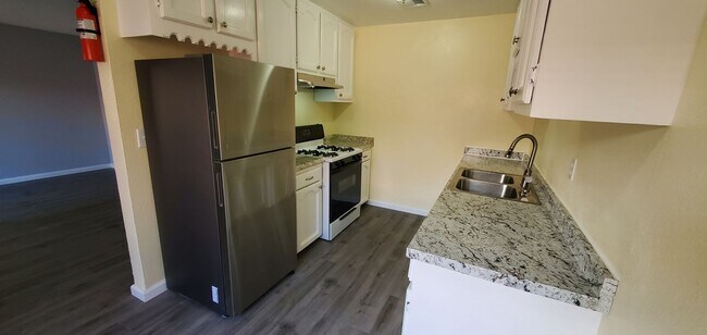 Building Photo - 252 A St