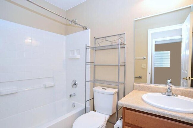 Building Photo - Charming home is San Lucas