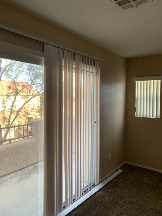 Building Photo - 1142 Paradise Garden Dr